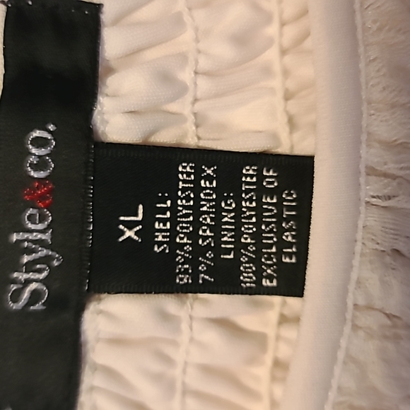 Lace dress fully lined - Picture 2 of 11